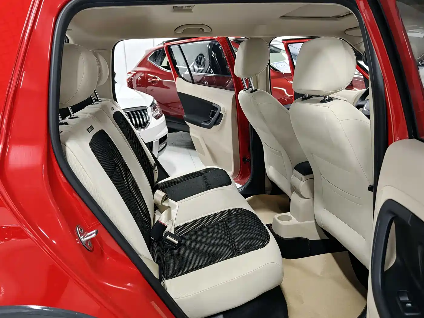 Škoda Fabia 2012 1.6L Scout фото 10