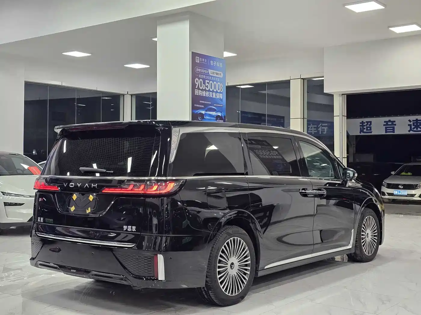 Voyah Auto Voyah Dreamer 2025 PHEV AWD Flagship Kunpeng Edition фото 12
