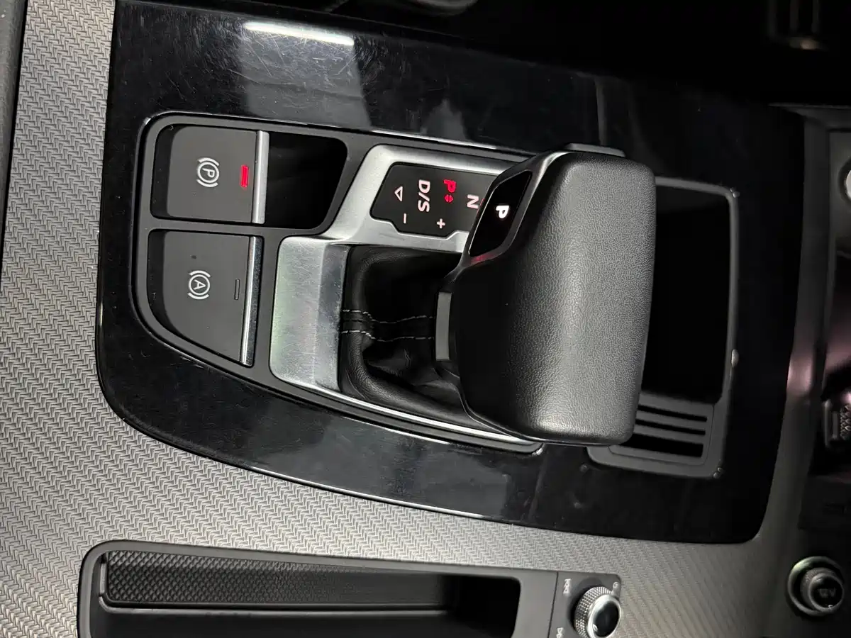 Audi Q5L 2023 40T Luxury Dynamic фото 7