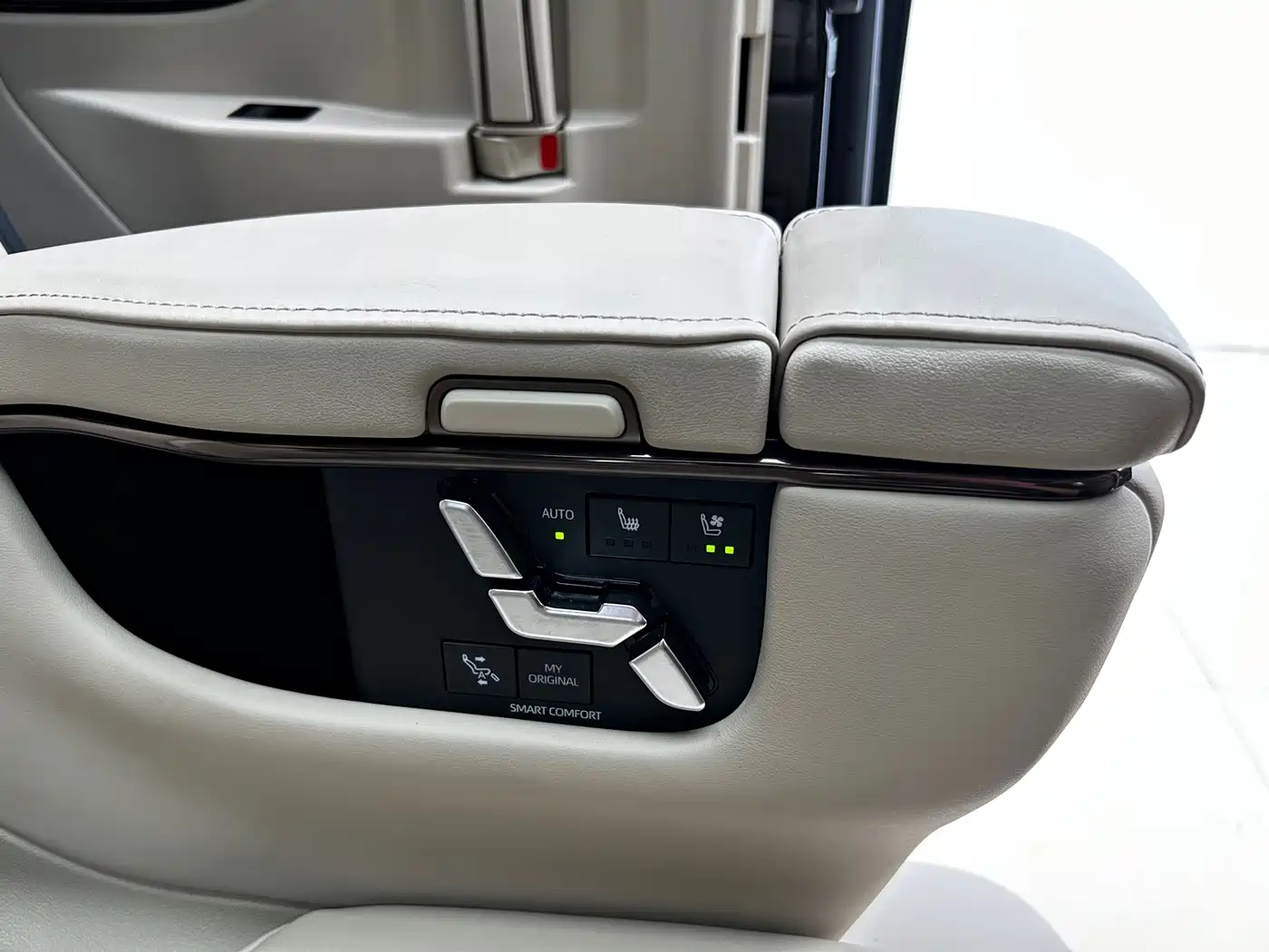Toyota Vellfire 2024 Crown Hybrid 2.5L Executive Premium Edition фото 14