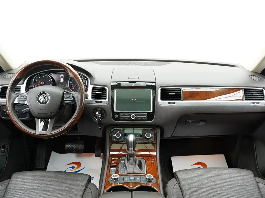 Volkswagen Touareg 2011 3.0TSI Comfort фото 4