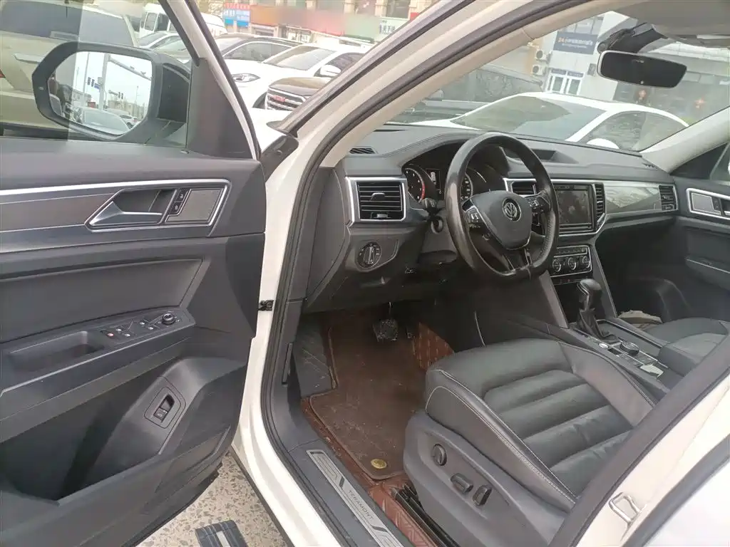 Volkswagen Teramont 2019 380TSI 4WD Luxury Edition China VI фото 12