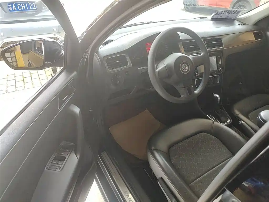 Volkswagen Santana 2013 1.6L Automatic Comfort Edition фото 16