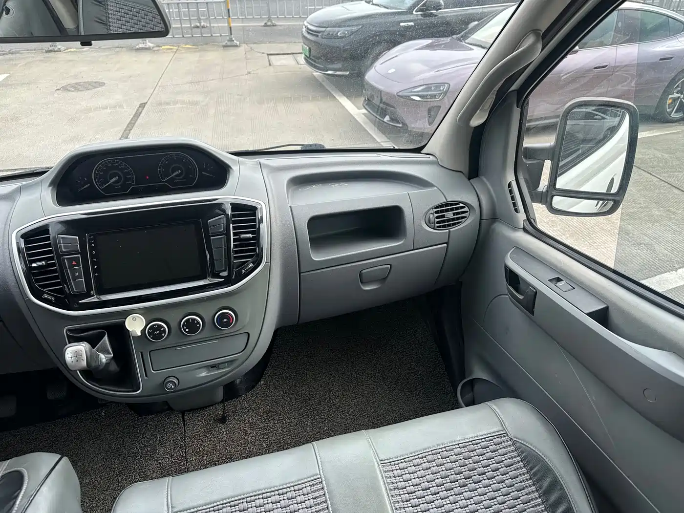 SAIC Maxus Xintu V80 2019 2.5T Classic 6-speed manual Aoyuntong modified short wheelbase ultra-low roof 5/6-seater фото 10