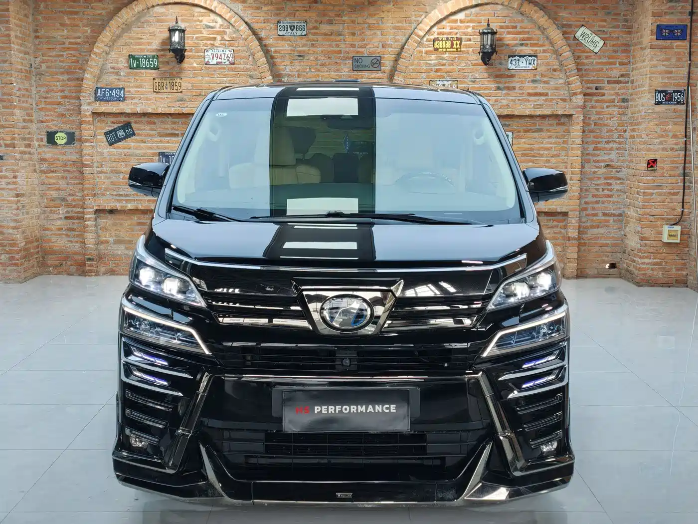 Toyota Vellfire 2020 Twin Engine 2.5L HV Premium Edition фото 2