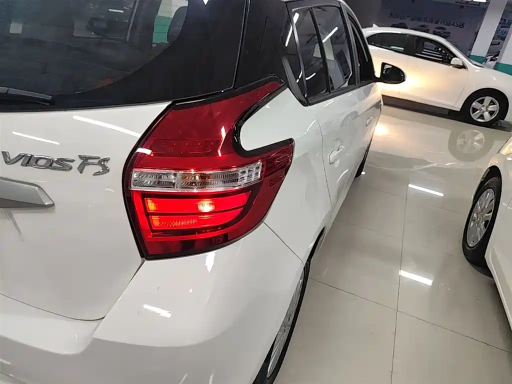 Toyota Vios FS 2017 1.5L CVT Fengchi Edition фото 8