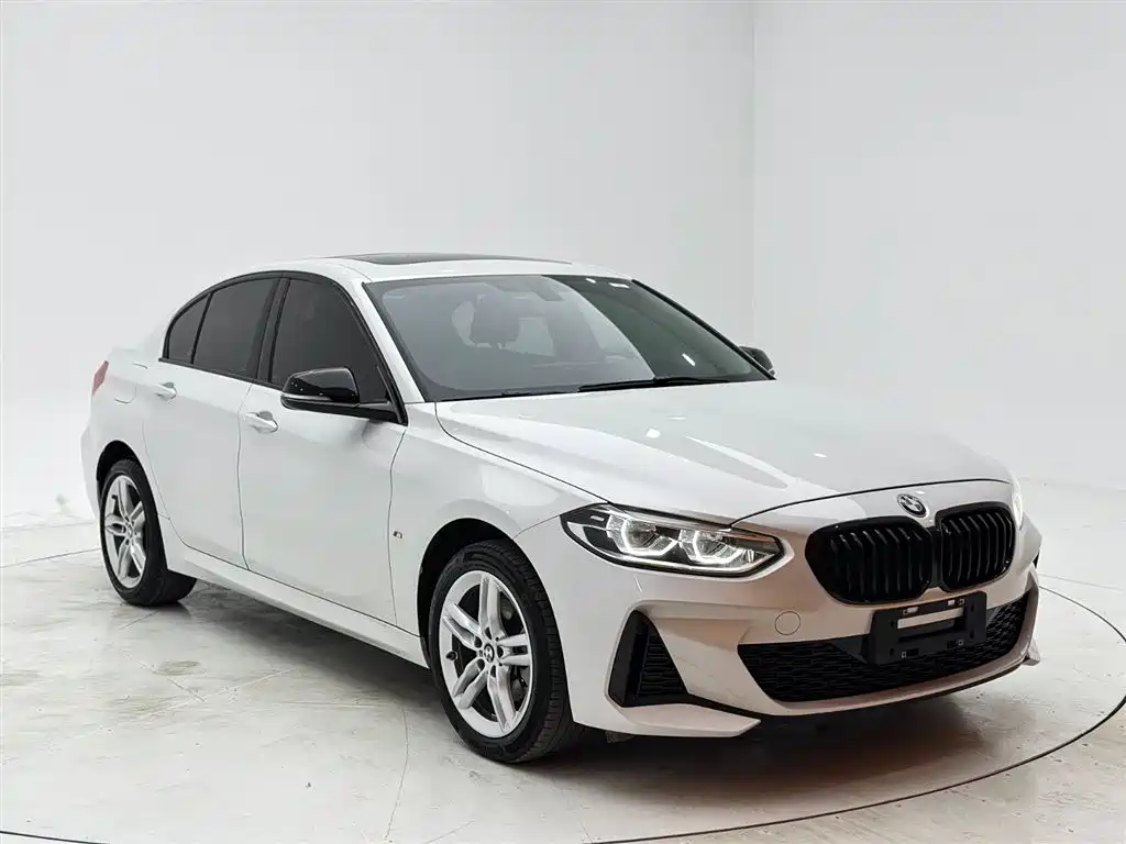 BMW 1 Series 2021 120i M Sport Shadow Edition фото 3