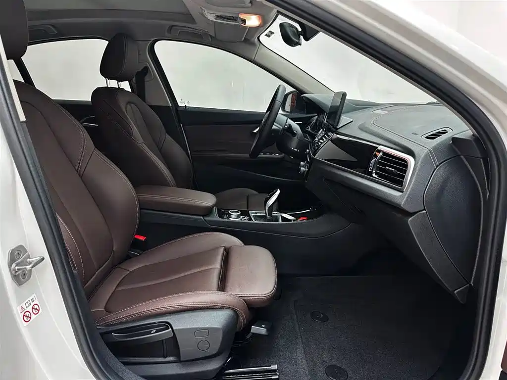 BMW 1 Series 2021 120i M Sport Shadow Edition фото 21