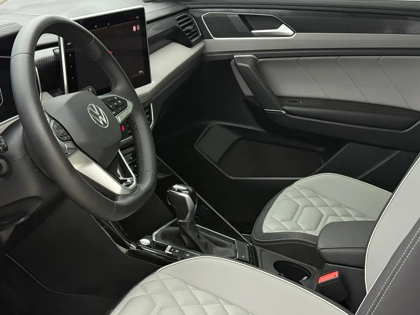 Volkswagen Tayron 2023 280TSI 2WD Luxury Plus Advanced Edition фото 17