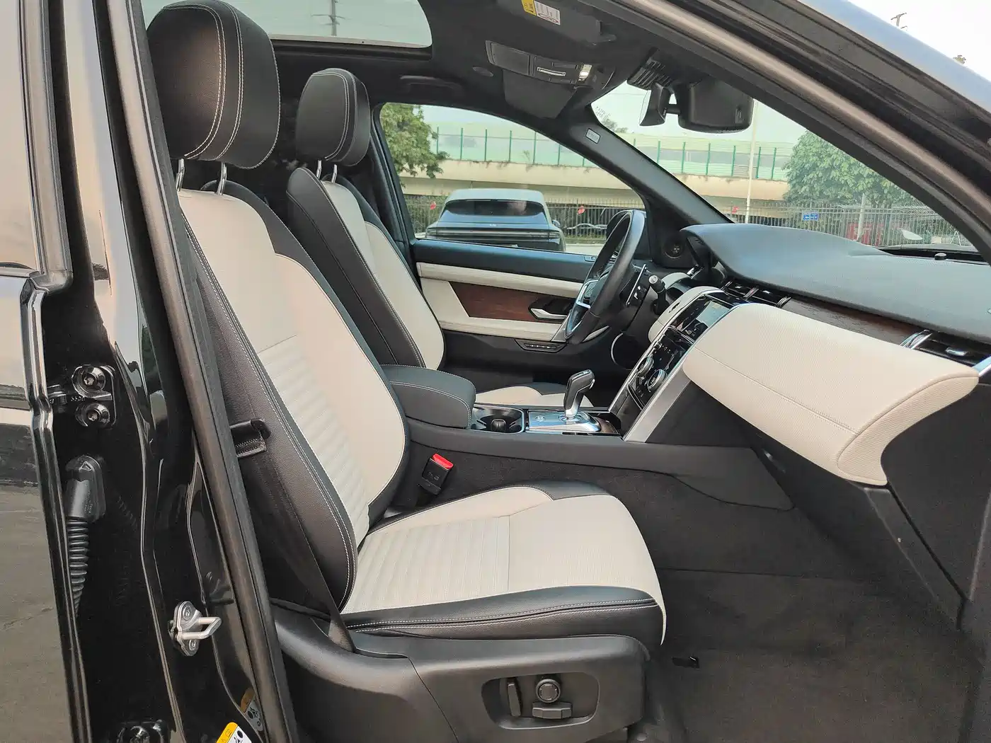 LAND ROVER DISCOVER SPORTS