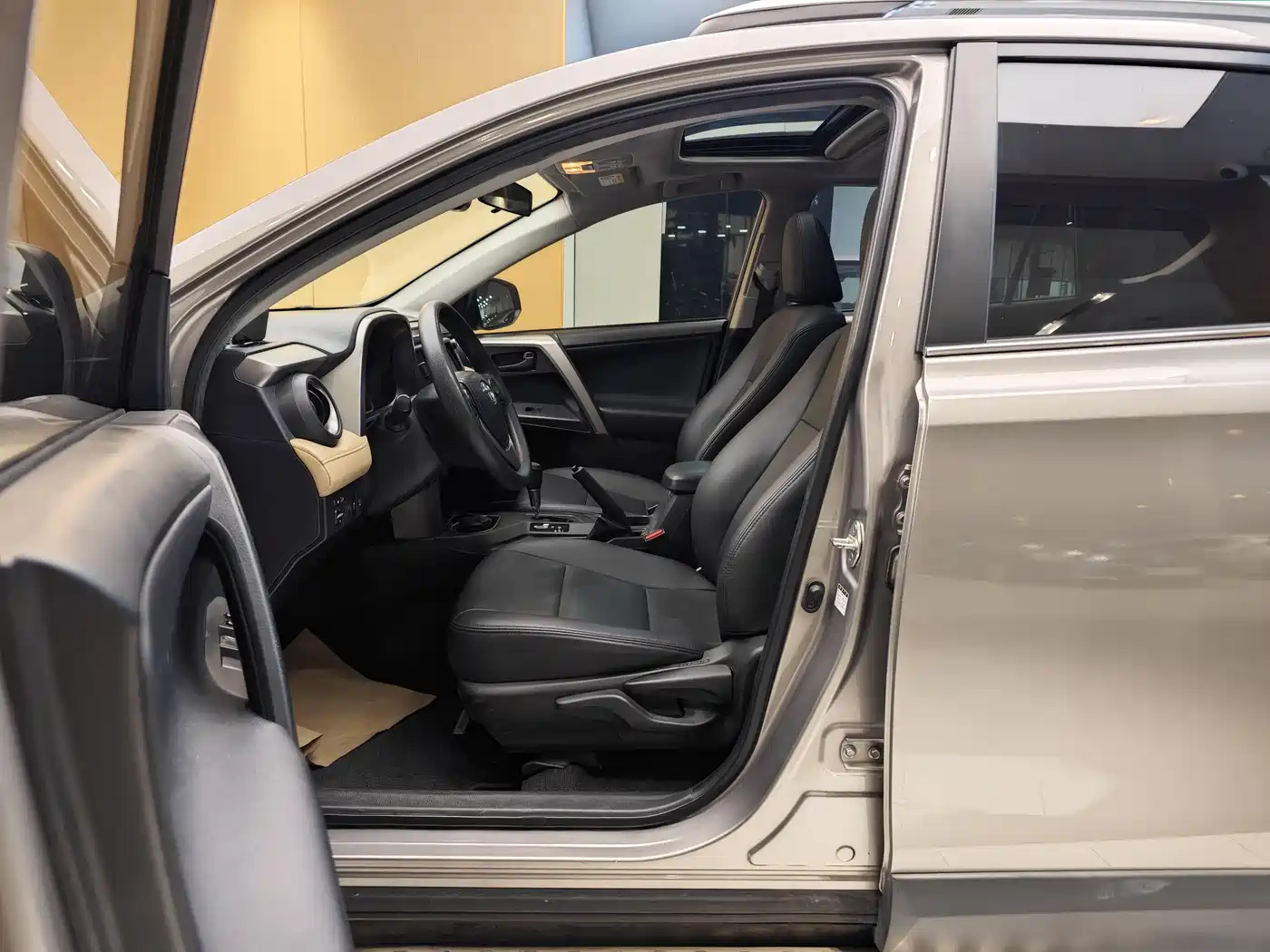 Toyota RAV4 Rongfang 2019 2.0L CVT 2WD Trend Edition China VI фото 13