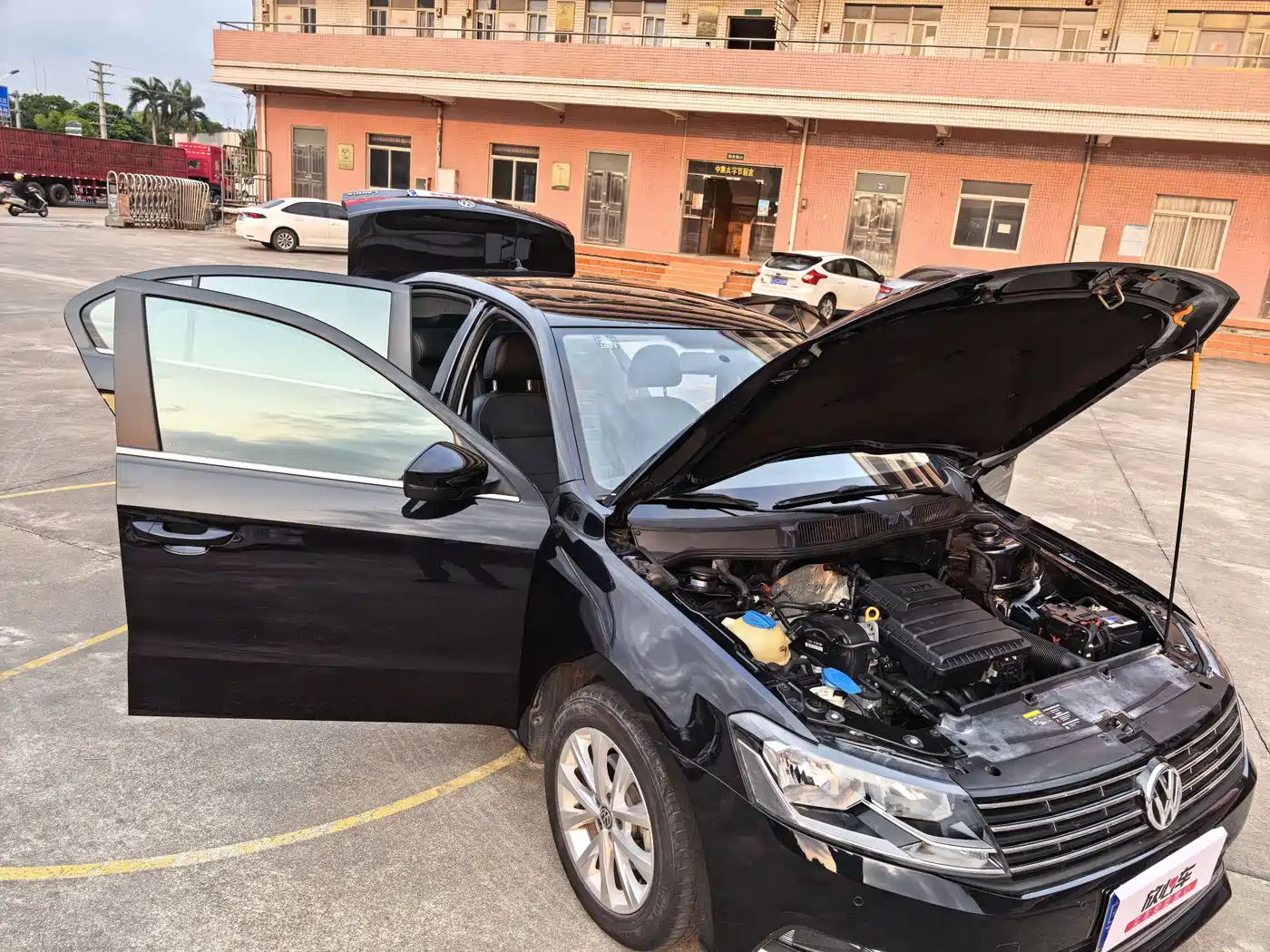 Volkswagen Lavida 2017 1.6L Automatic Comfort Edition фото 19