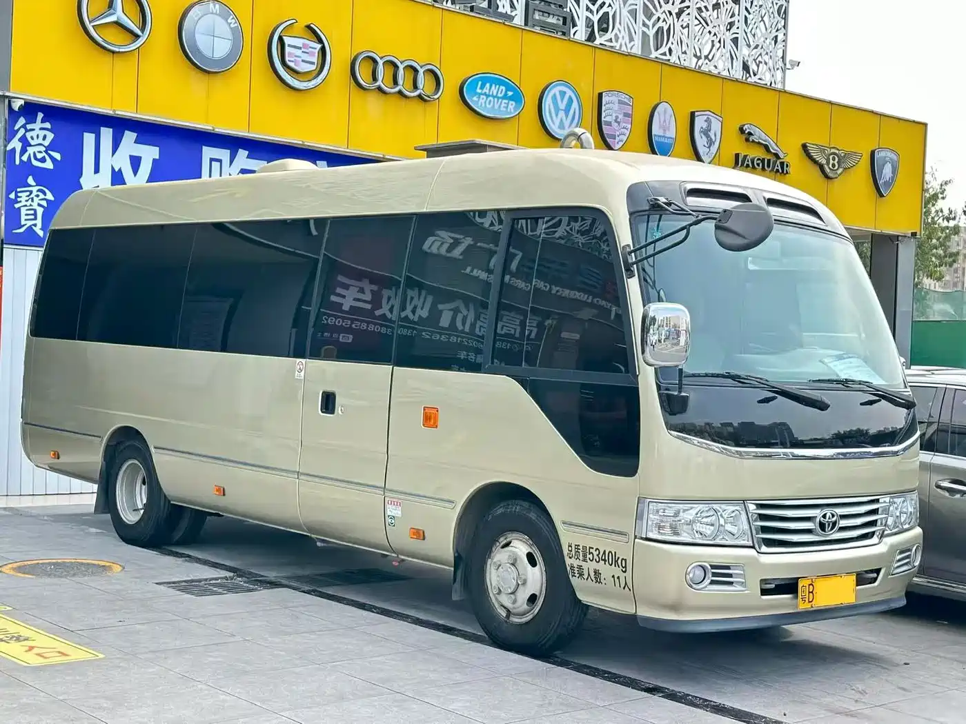 Toyota Coaster 2015 4.0L Premium Bus GRB53L-ZCMSK 20-seater Special Edition фото 4