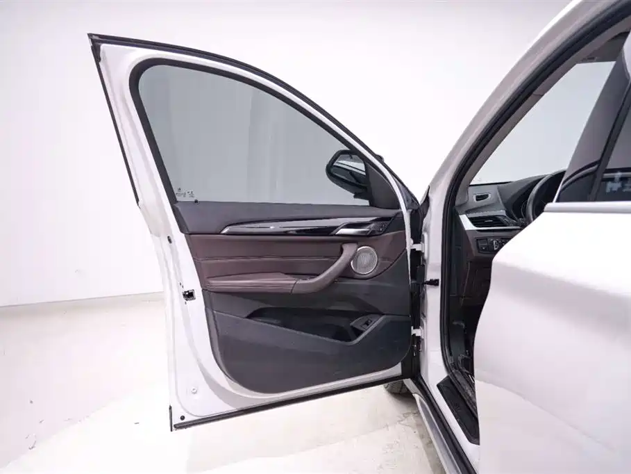 BMW X1 2022 sDrive20Li Fashion фото 22