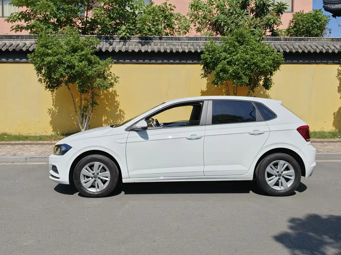 VOLKSWAGEN POLO