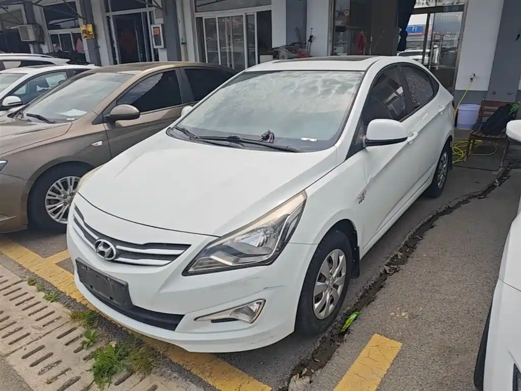 Hyundai Verna 2014 1.4L Manual Smart GLS фото 2