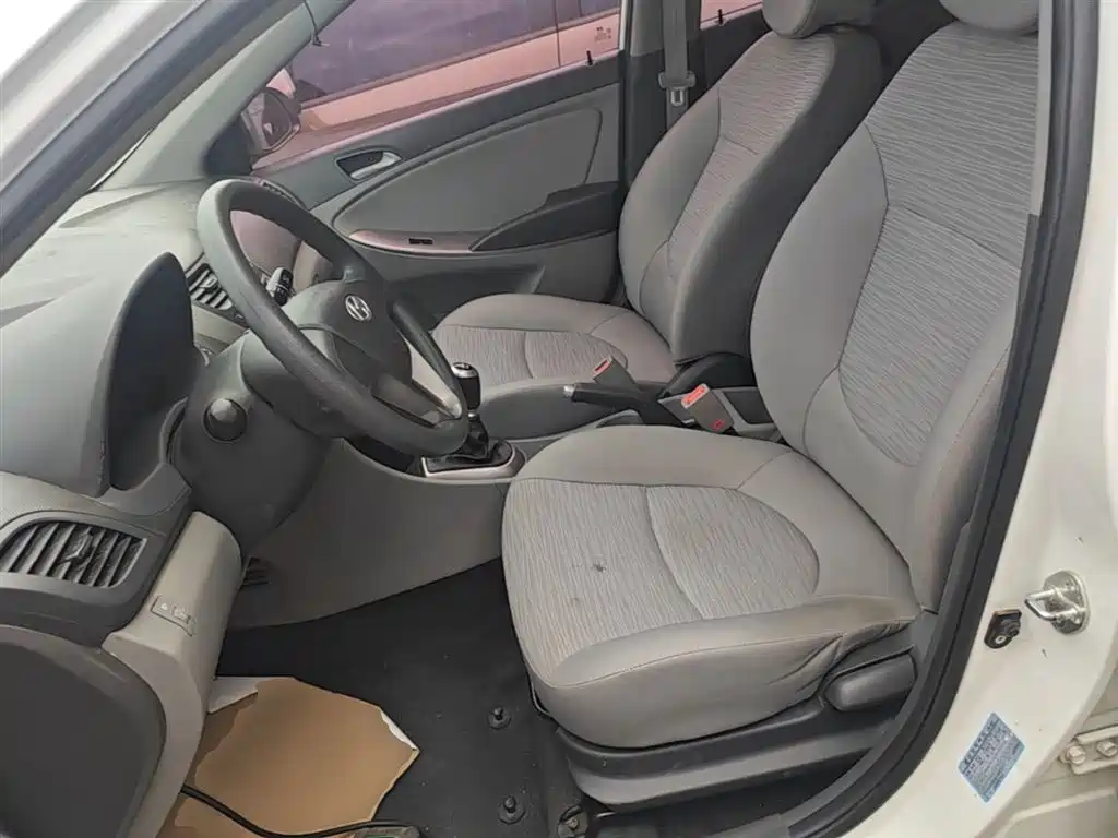 Hyundai Verna 2014 1.4L Manual Smart GLS фото 15