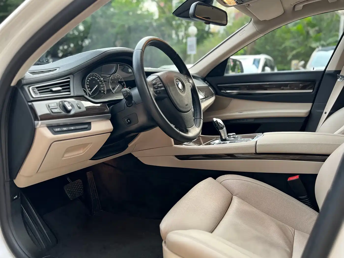 BMW 7 Series 2010 4.4T Hybrid фото 4