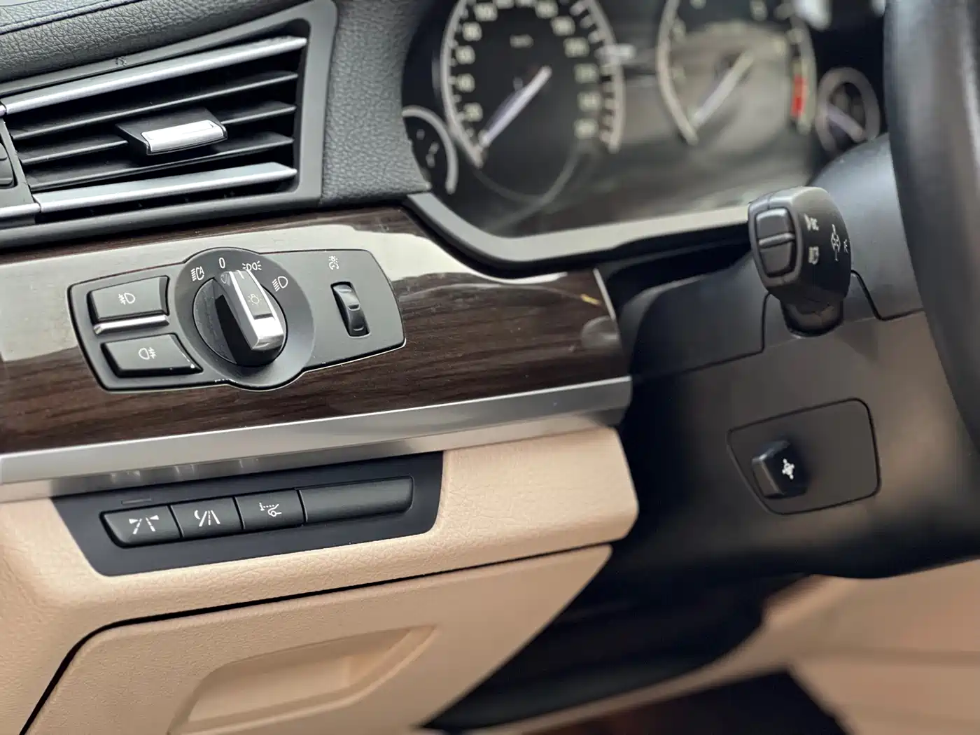 BMW 7 Series 2010 4.4T Hybrid фото 18