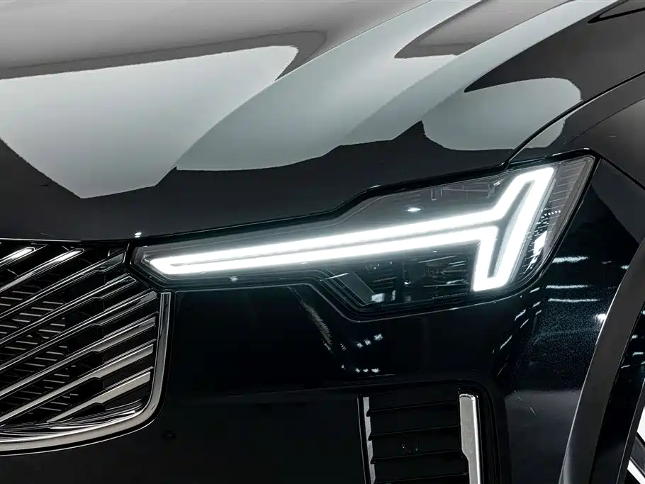 2026 Volvo XC90 Plug-in Hybrid