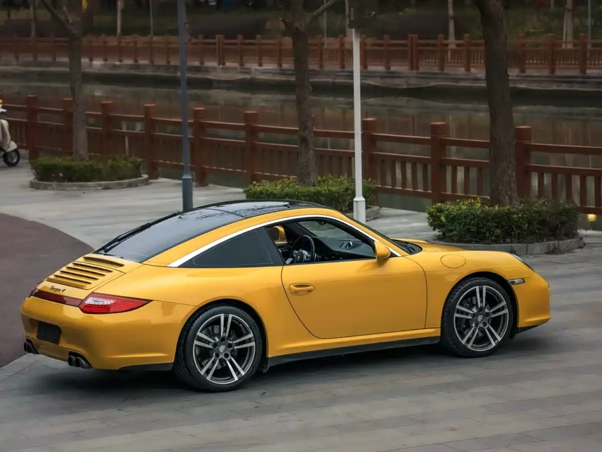 Porsche 911 2010 Targa 4 3.6L фото 9