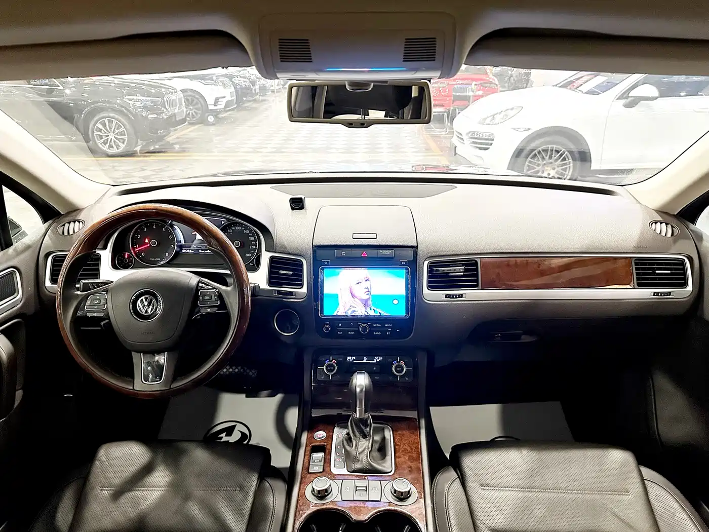 Volkswagen Touareg 2011 3.0TSI Premium фото 5