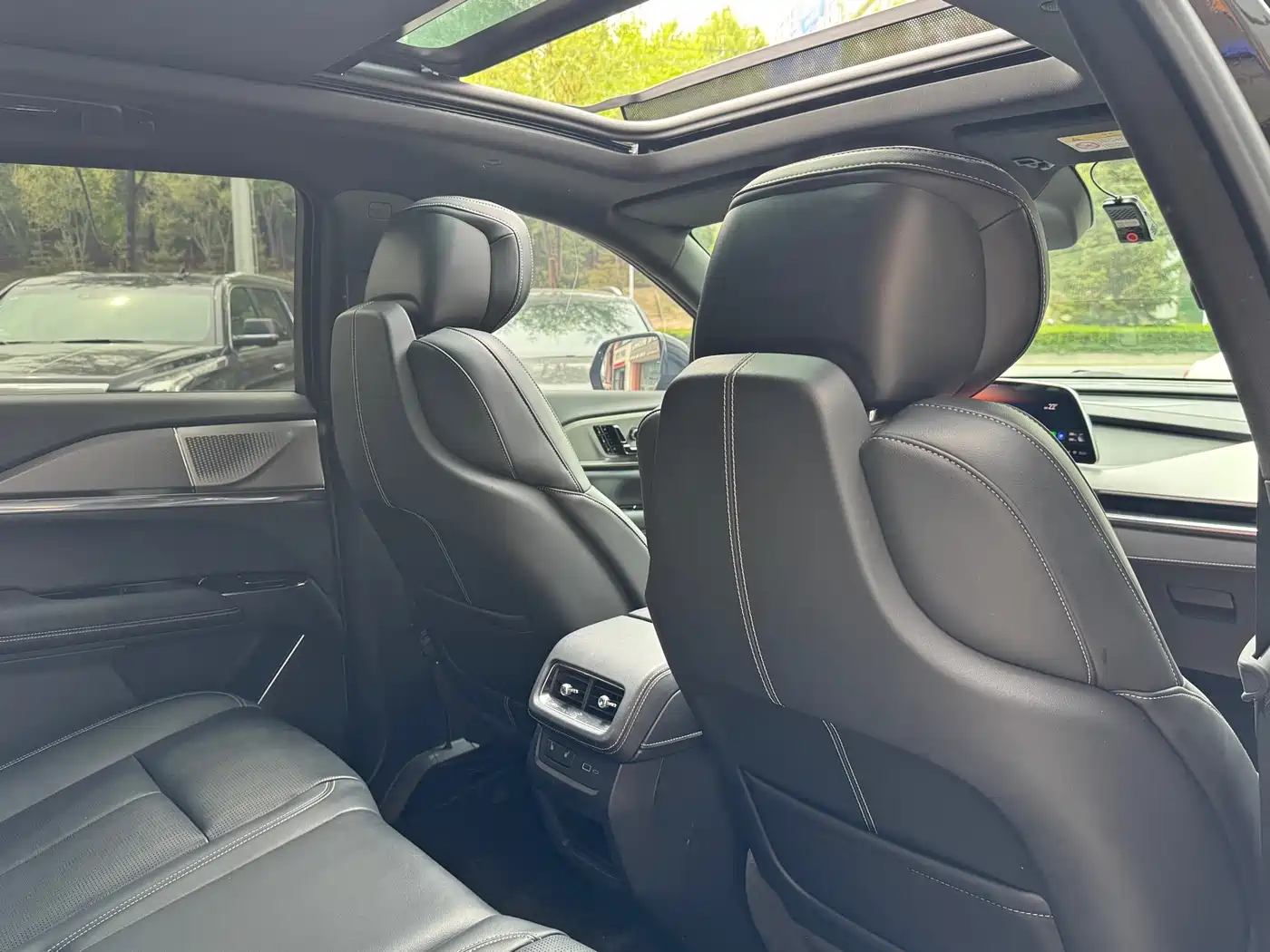 Cadillac XT5 2025 2.0T Premium Model фото 18