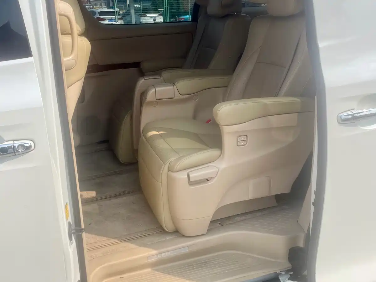 Toyota Alphard 2011 3.5L Luxury Edition фото 8