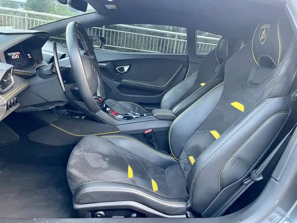 LAMBORGHINI HURACÁN