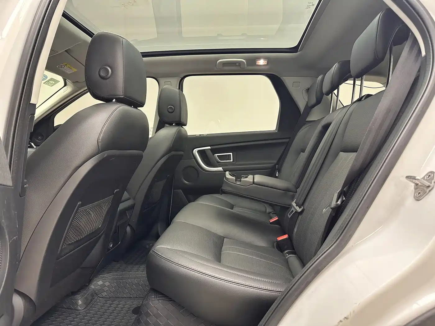 Land Rover Discovery Sport 2018 240PS SE Edition фото 6