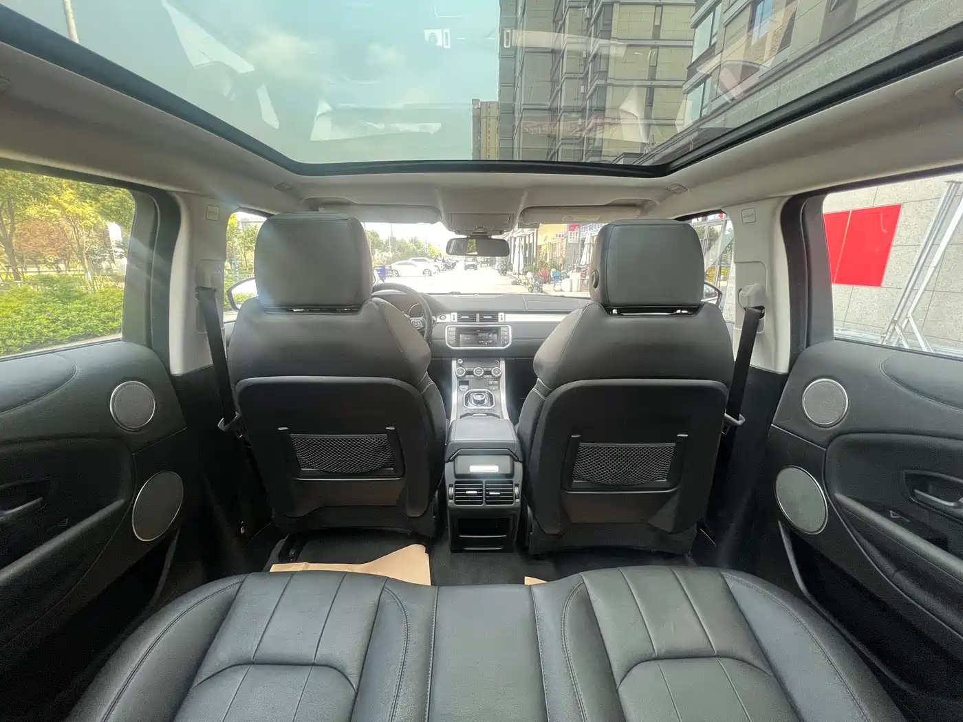 Land Rover Range Rover Evoque 2017 2.0T SE Smart Shine Edition фото 6