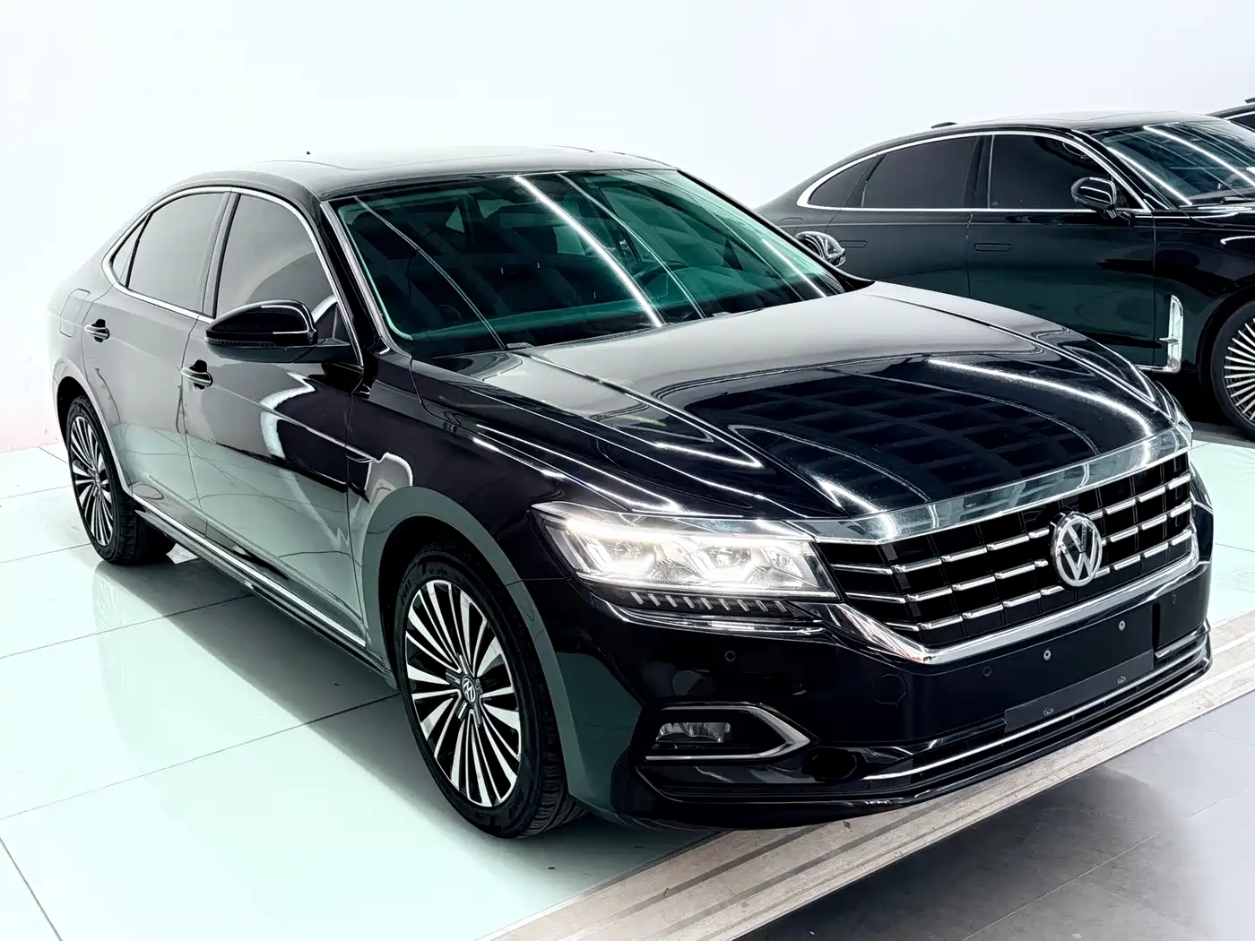 Volkswagen Passat 2020 330TSI Luxury Edition China VI фото 8