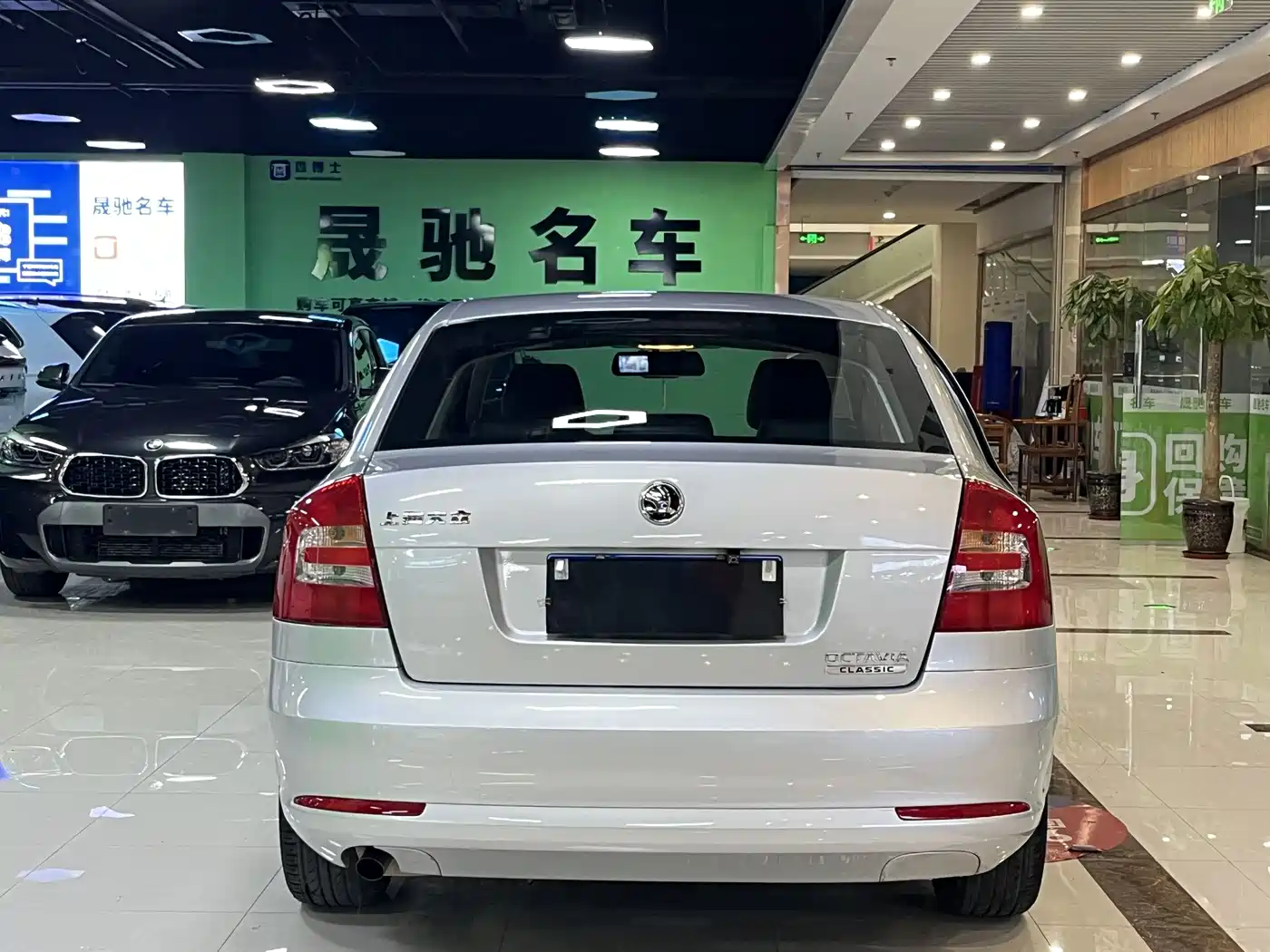 Škoda Octavia 2015 Classic 1.6L Automatic Leisure Edition фото 15