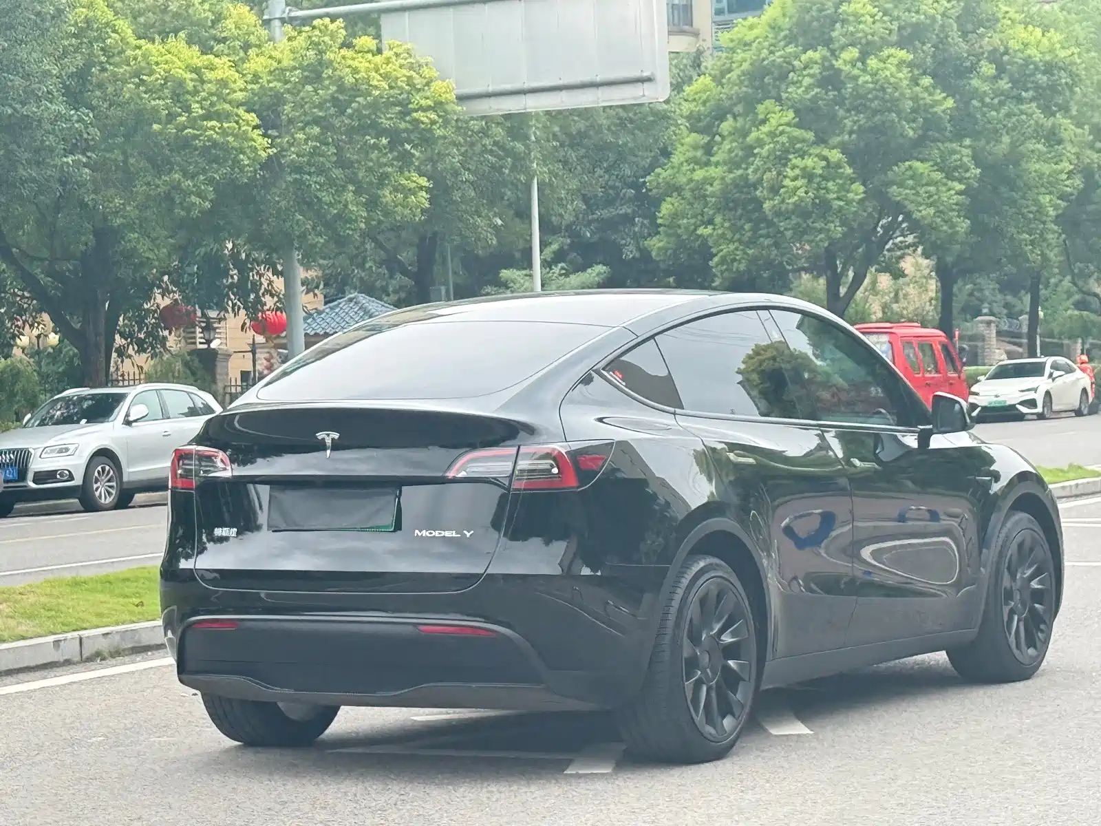 Photo 6 - Tesla Model Y