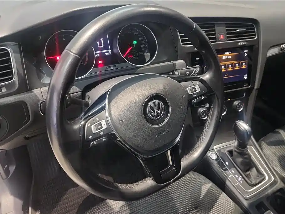 Volkswagen Golf 2020 Beloved Edition 280TSI DSG Comfort фото 15