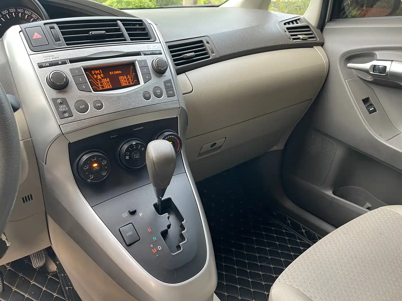 صورة 6 - Toyota E'Z