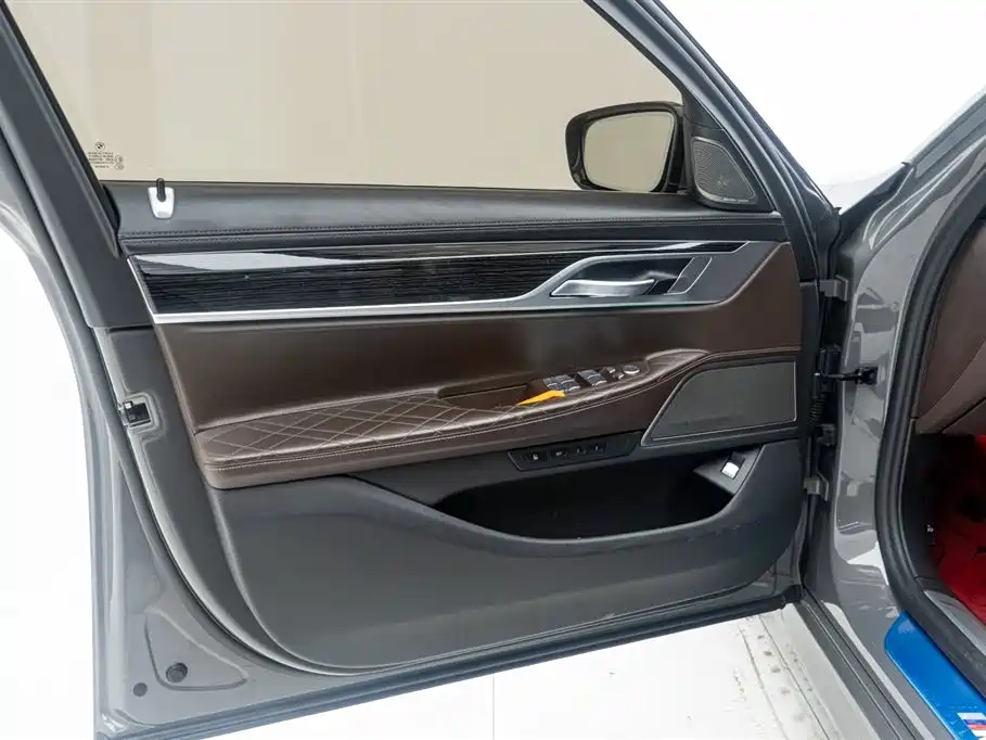 BMW 7 Series 2021 Model 730Li M Sport Package фото 15