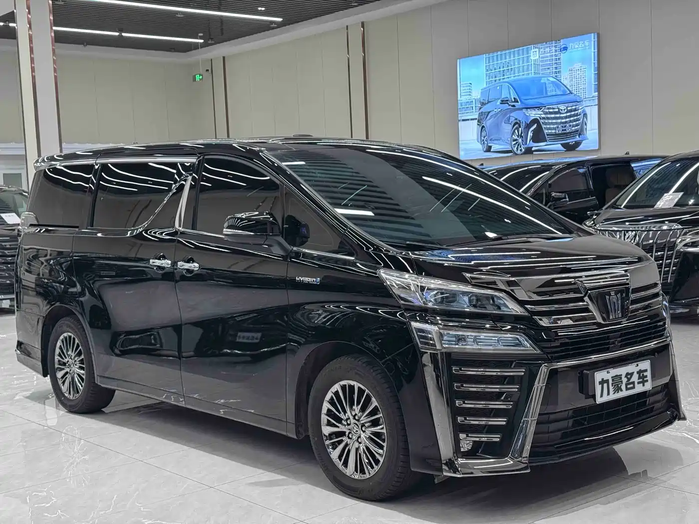 Toyota Vellfire 2021 Crown Hybrid 2.5L HV Supreme Edition фото 3