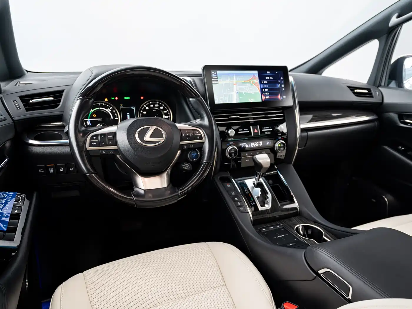 Lexus LM 2020 300h Seven-Seater Elegance Edition фото 5
