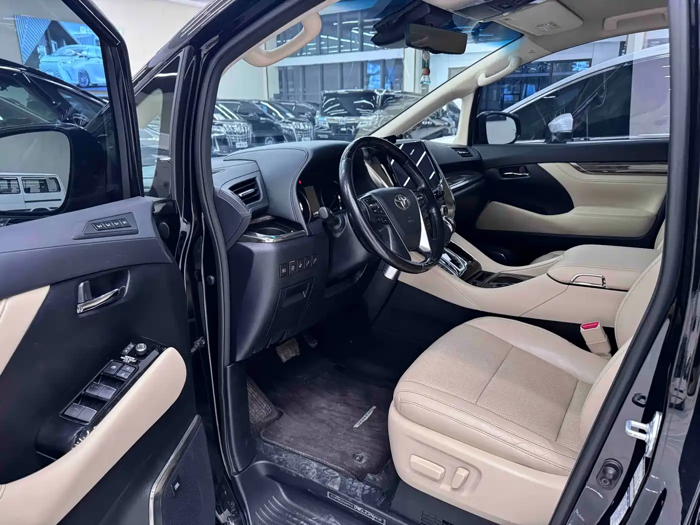 Toyota Vellfire 2021 Crown Hybrid 2.5L HV Supreme Edition фото 6