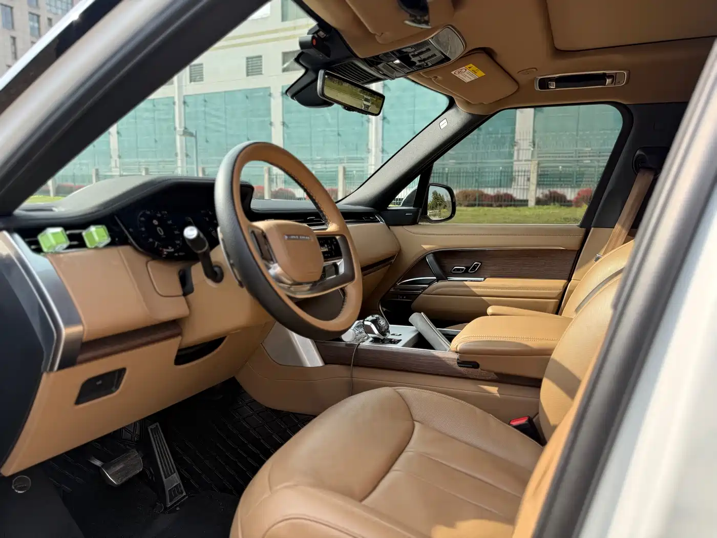 Land Rover Range Rover 2024 3.0 L6 400PS Golden Age Extended 7-Seater фото 4
