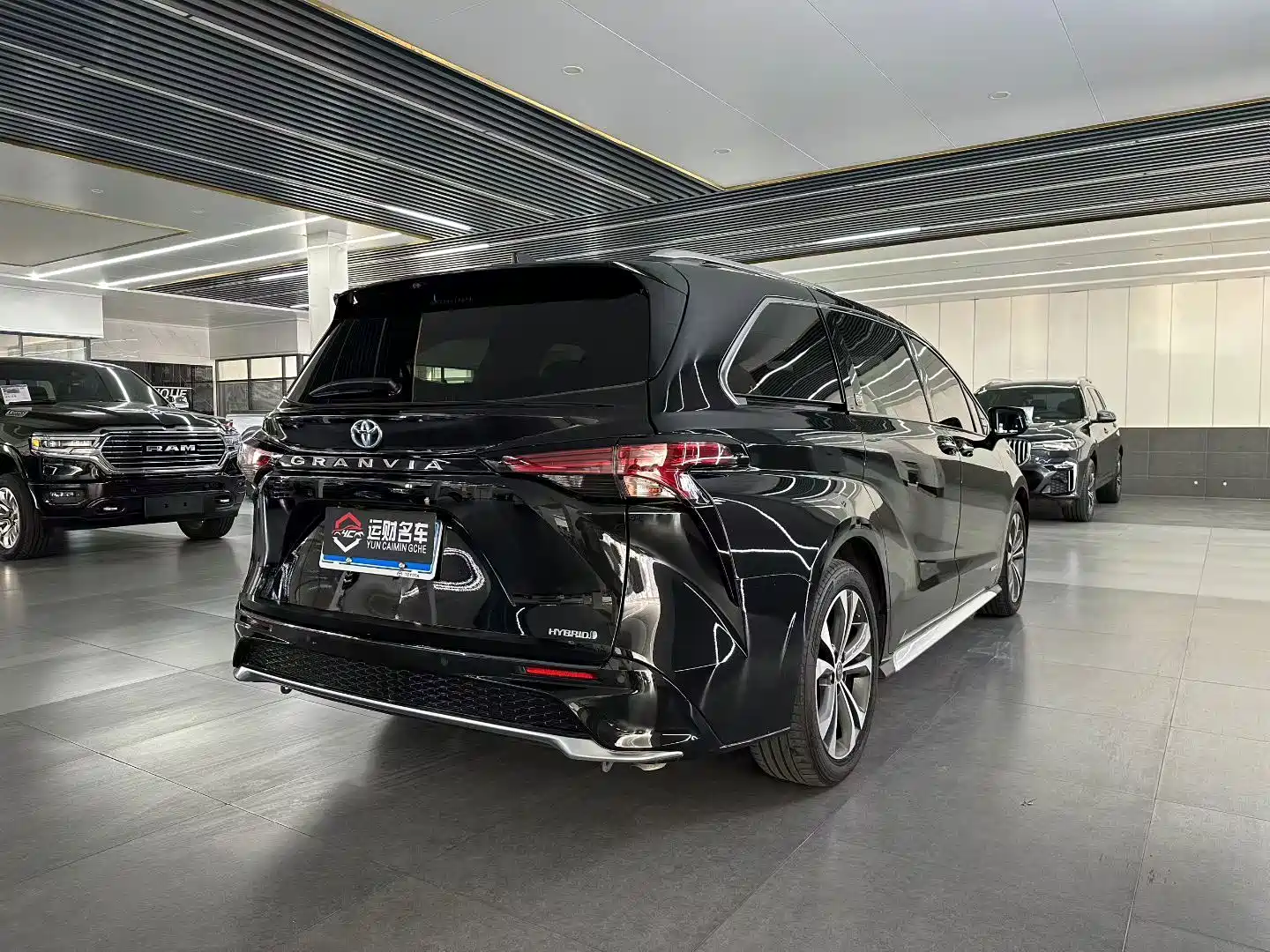 Фото 9 - Toyota Granvia