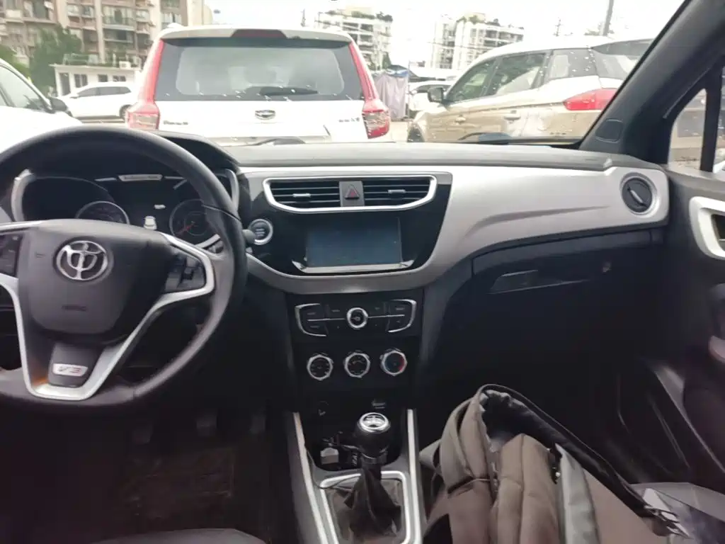Zhonghua V3 2015 2015 1.5L Manual Smart Edition