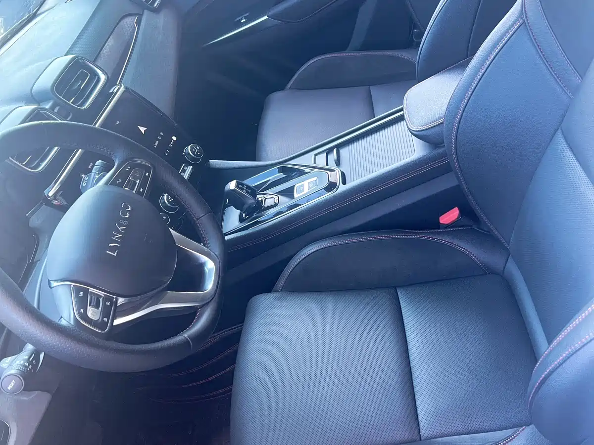 Lynk & Co 02 2019 High Energy Edition 2.0T Automatic 2WD Power Pro China VI фото 18