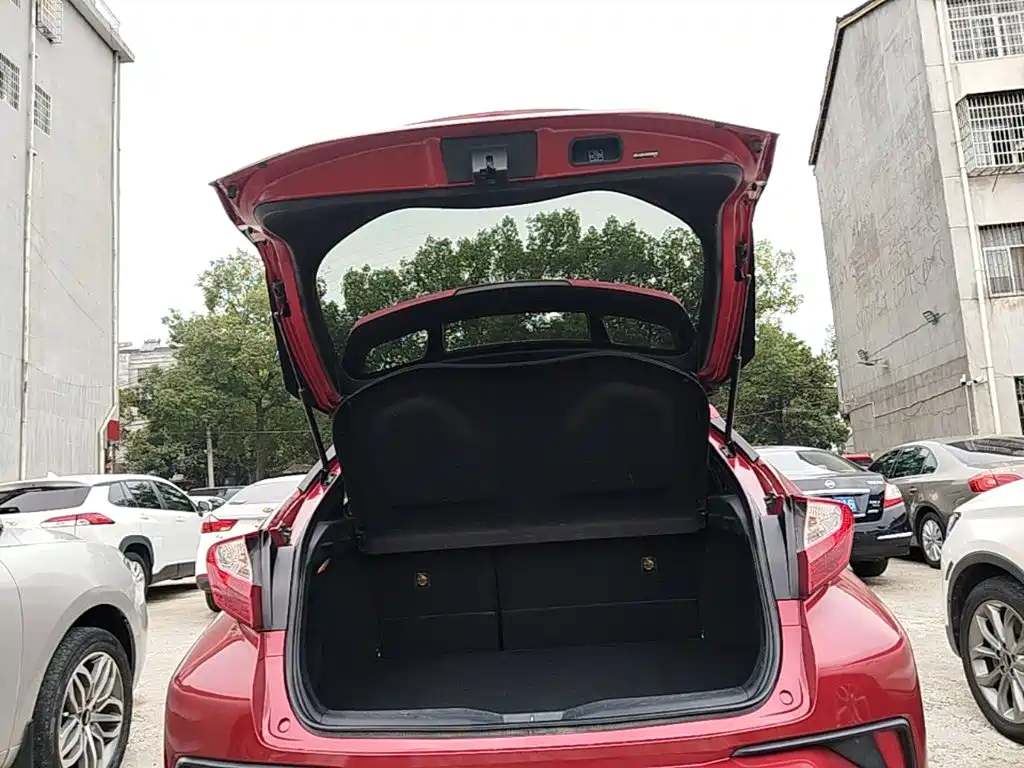 Toyota C-HR 2019 2020 Model 2.0L Leading