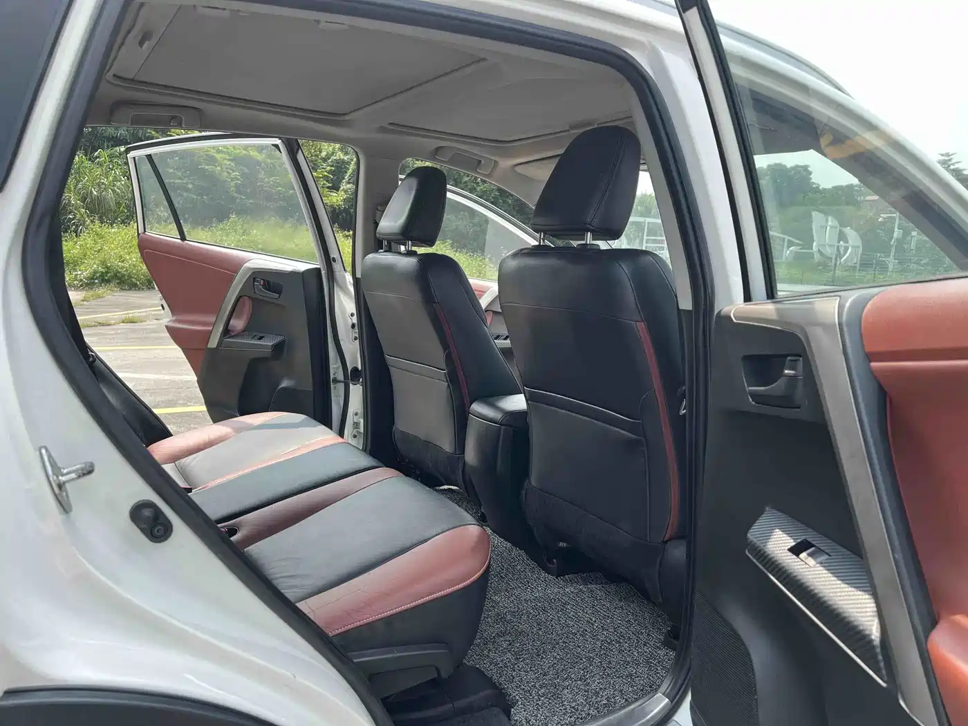 Фото 12 - Toyota RAV4