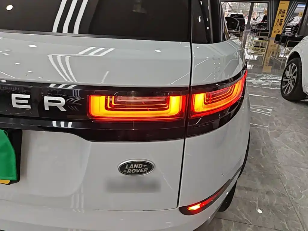 Фото 8 - Land Rover Range Rover Velar