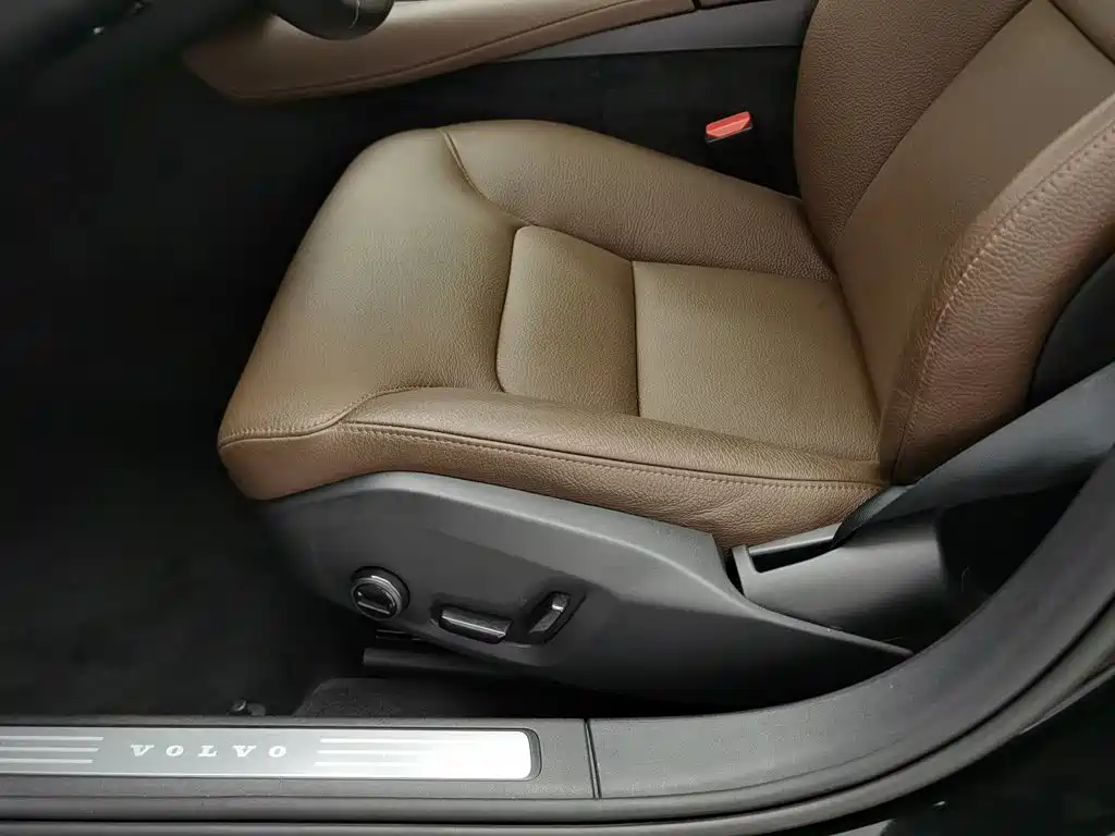صورة 20 - Volvo S90 Plug-in Hybrid