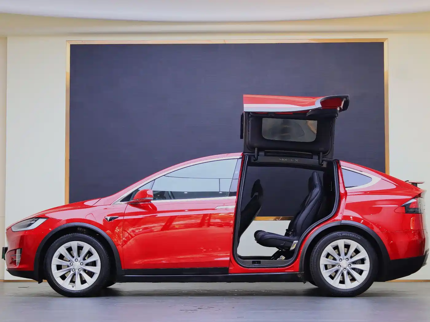 TESLA MODEL X