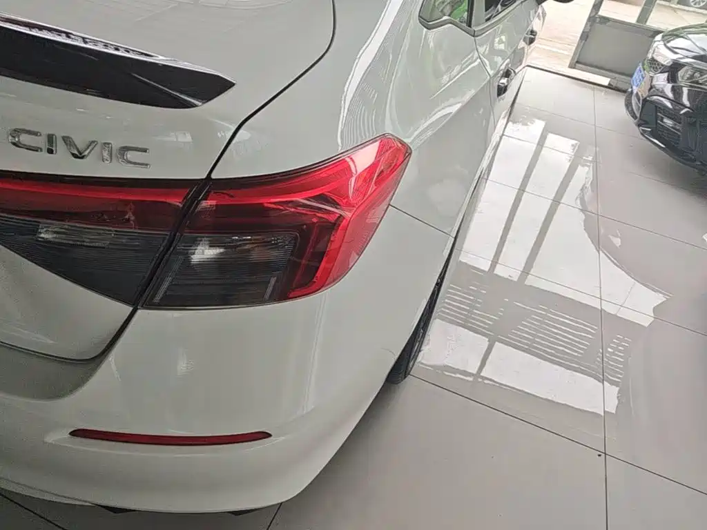 Photo 8 - Honda Civic